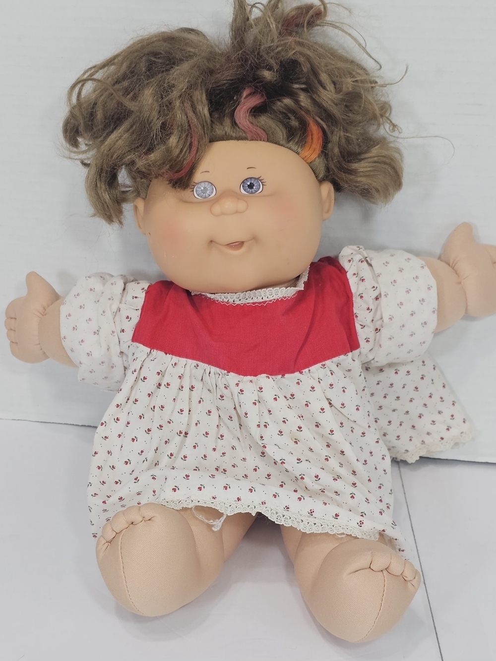 Vintage 2007 Cabbage Patch Kids Doll Play Along Blonde Curly Hair Brown Red